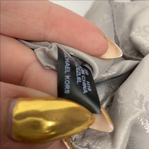 Michael Kors Lydia Large Pebbled Leather Shoulder - Picture 9 of 9